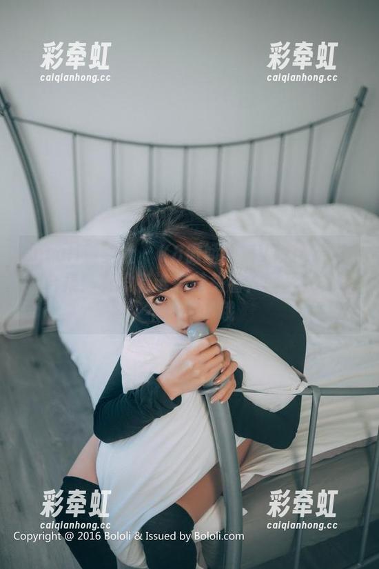BoLoli菠萝社-K8傲娇萌萌Vivian BoLoli菠萝社 - K8傲娇萌萌Vivian的自拍合集:有没有谁在转头看?图片太多看不过来了哦