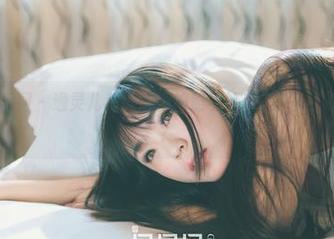 GIRLT果团网 – 通灵儿私房泳池拍照秘籍：P了多少次才算满意？