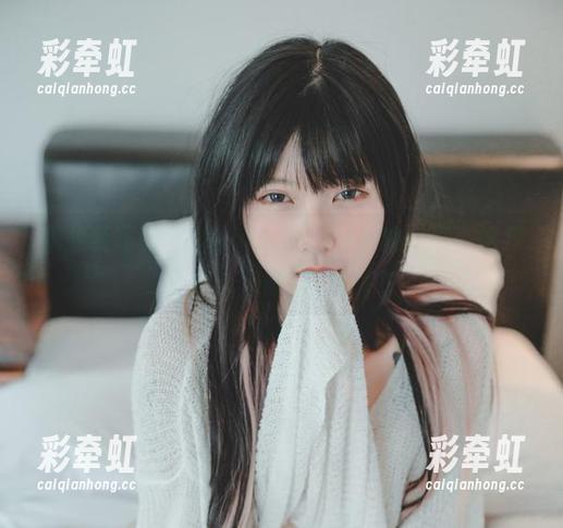 职业装写真中的Hizzy(히지)，难道是在给我的穿衣灵感打CALL？