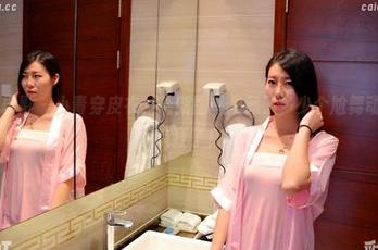 PANS摄影 – 小青穿皮衣，最新图册里藏了多少个尬舞动作，太疯狂了！