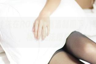 白色丝袜在ROSI的高清制图下，噢天哪，根本无法抵抗。