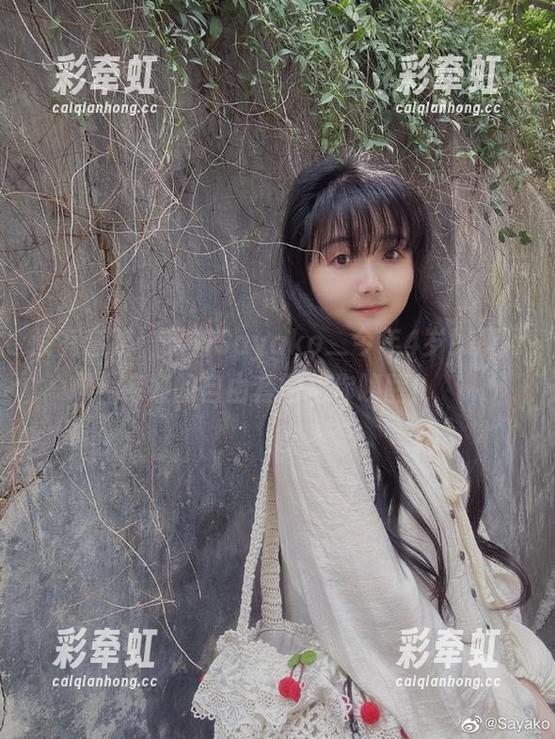 没有套路，只有Sayako＿今年4岁！凑阿库娅的自由套图将你唤醒！