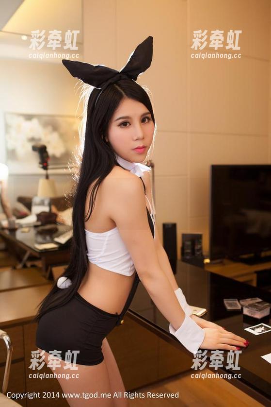 TGOD推女神-苏糯米Mi TGOD推女神 - 学姐苏糯米Mi的定制写真,有种想要偷看课本的冲动。