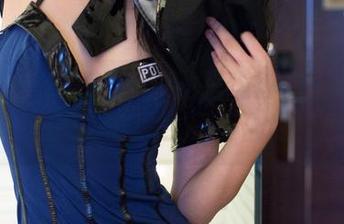 TuiGirl推女郎 – 泳池里翻滚的王根星熙私拍，谁说水只适合游泳