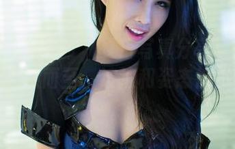 TuiGirl推女郎 – 夏日写真分享：陆瓷在海风中飘然而至，波浪和姿态都不太对劲。