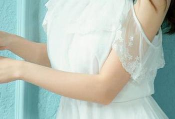 UGirls尤果网 – 一只香蕉船黑白照，高清画质，我敢打赌你会想下载的，不要后悔哦。