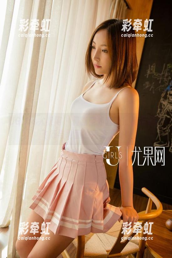 UGirls尤果网 - 最新空姐套图：杨晨晨在飞行与地面的完美切换！