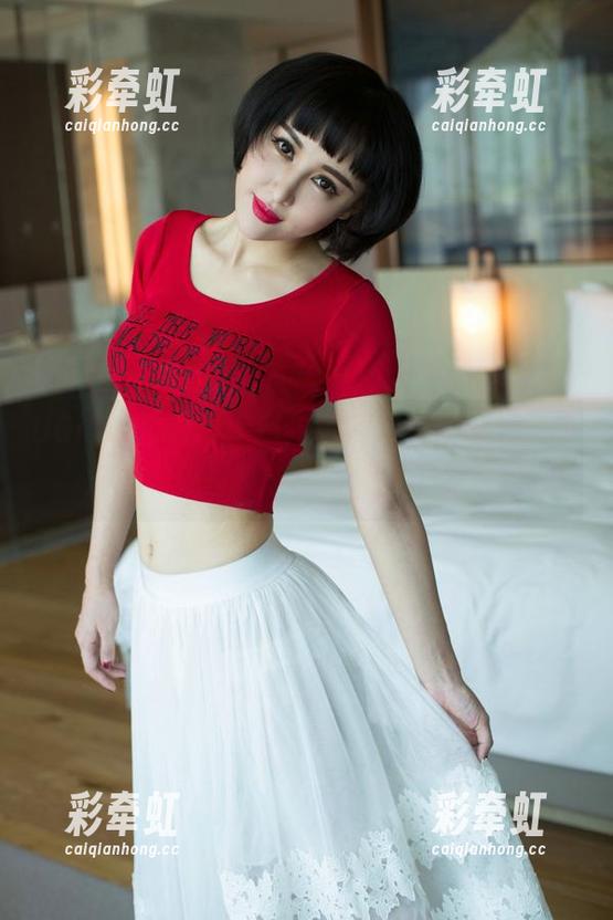 UGirls尤果网-芊小童 UGirls尤果网 - 随便翻翻网盘,遇到芊小童的制服写真,无意中就上瘾了!