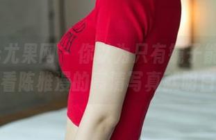 UGirls尤果网 – 你以为只有镜子能反射光辉？看陈雅漫的高清写真就明白了。