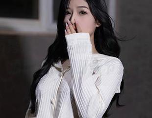 Xiuren秀人网 – 李丽莎也来水手服派对，原图中海浪打着节拍呢！