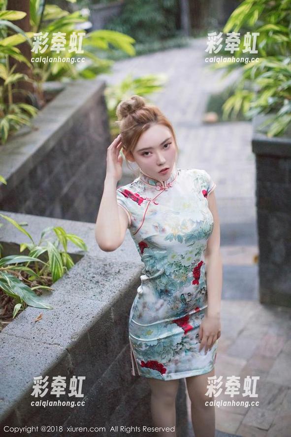 Xiuren秀人网-淼淼萌萌哒 Xiuren秀人网 - 淼淼萌萌哒的姐姐:把图册翻一翻,看看谁更大胆!