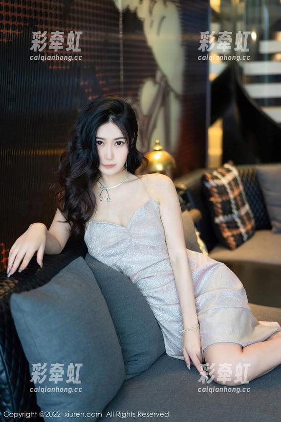 Xiuren秀人网-诗诗kiki Xiuren秀人网 - 图片里的丝滑感,私房写真效果直接开挂,诗诗kiki的白色光辉在闪耀。
