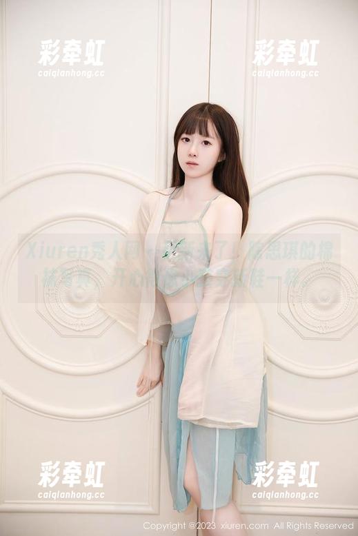Xiuren秀人网 - 更新来了！陈思琪的棉袜写真，开心得像小孩穿新鞋一样。