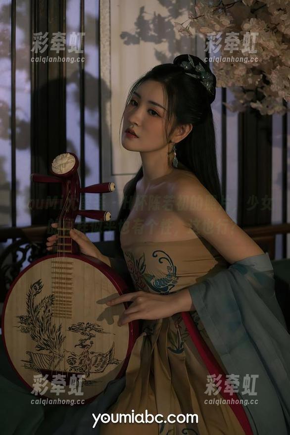 YouMi尤蜜荟-H杯陈若初 YouMi尤蜜荟 - H杯陈若初的照片,少女的模样似乎也有个性,这也行?
