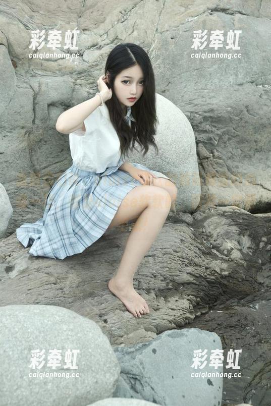 eloise软软 我跟你们说,eloise软软的棉袜和我的心情一样,都是eloise软软的,图片一定很治愈!