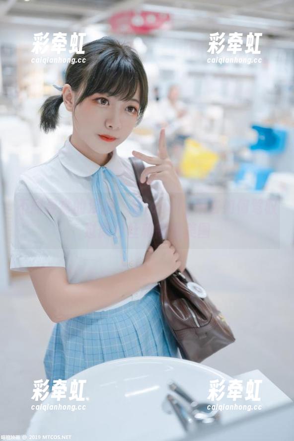 不同寻常的混搭：看lovely呆玄如何驾驭过膝白丝和高清美图