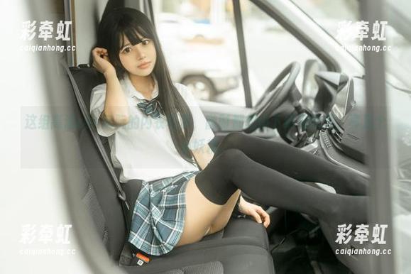 rua阮阮 这组高清rua阮阮的内衣写真,随时都想停下细细欣赏,真是个小妖精。