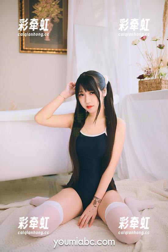 不呆猫新更新：水手服cos，黑丝下的小秘密？