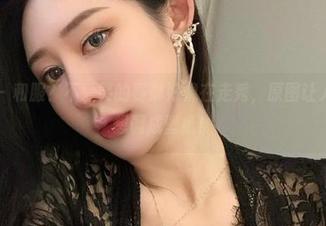 微密圈 – 和服？不爱笑的赛琳好像在走秀，原图让人不自觉想调成壁纸！