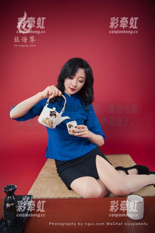 丽柜 - 敏儿的美图链接在此：香浴名莲，沐浴后我发现莲花也有点妒忌我了。