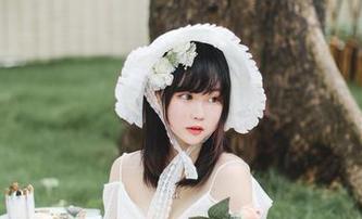 随便翻到，依依超级懒的红色旗袍，高清图片果然没让人失望