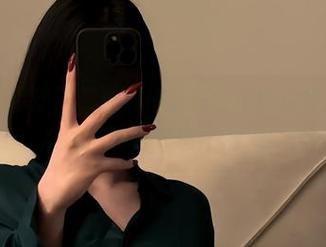 微密圈 – 保守的二舅妈依旧在性感的边缘游走，这次的写真合集也不例外！