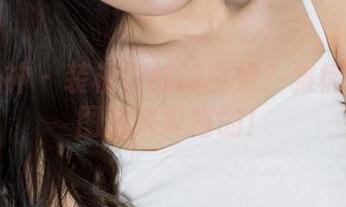 克拉女神 – 装模作样的空姐？雅楠的写真图包来真格的！