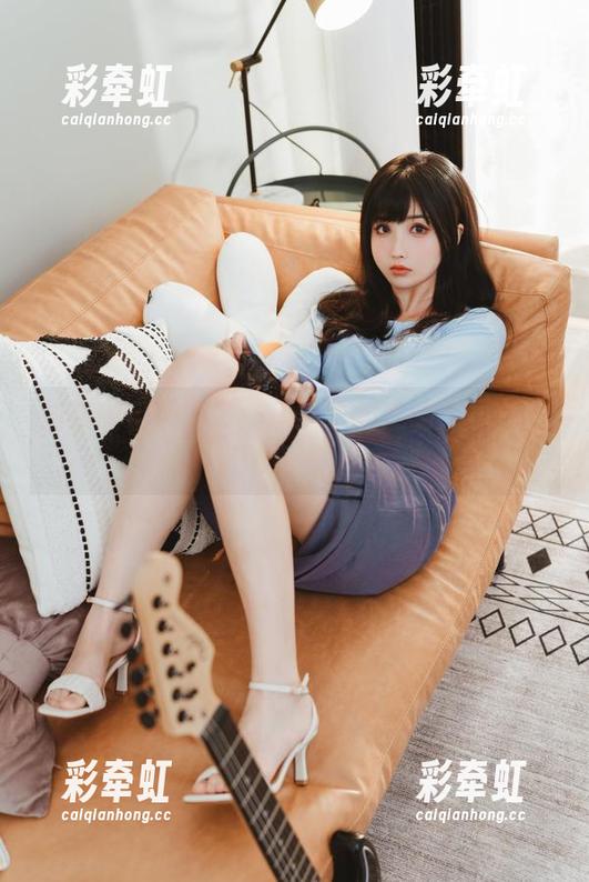 图集中自带高冷：凉凉子的定制大凤旗袍穿搭