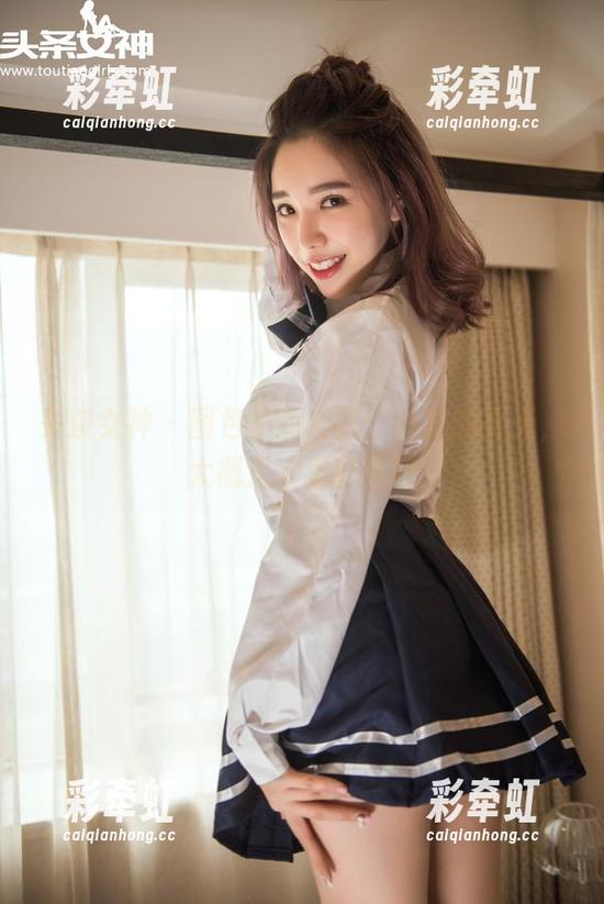 头条女神 - 图包里的浴缸：乔安的夏天，大概是水里的迷醉