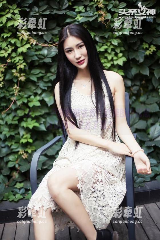 头条女神-尹菲 头条女神 - 尹菲的睡衣秀:这美图让我思绪飘到哪里去了呢?