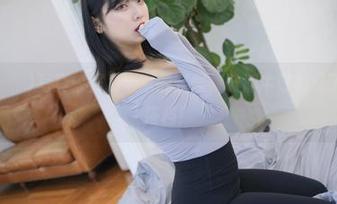 宋哈娜(송하나)写真：努力宅家的时候，破洞牛仔裤成了我的最佳搭档！
