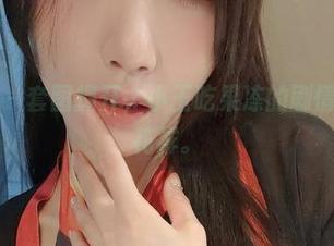 微密圈 – 套图揭开，小玉吃果冻的剧情又有新花样。