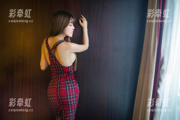 推女郎 - 制服下的冯雨芝，原图里的小细节都不想放过，谁说要低调呢？