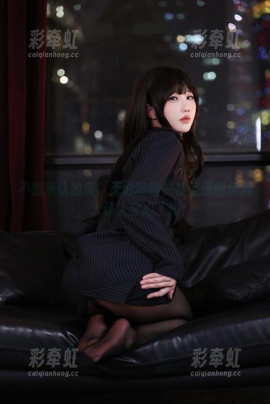 不想承认的美：无影喵喵的裸足原图精选，太让人分心了啊！