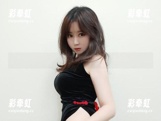 是依酱呀秘书写真，寸土寸金的诱惑
