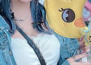 有油亮原图的月城委员会壁纸，我能说这组合也太致命了吗？