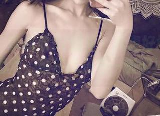 微密圈 – 李嘉欣97短裙：真想好好看着的图片，腿部风景不一般啊！