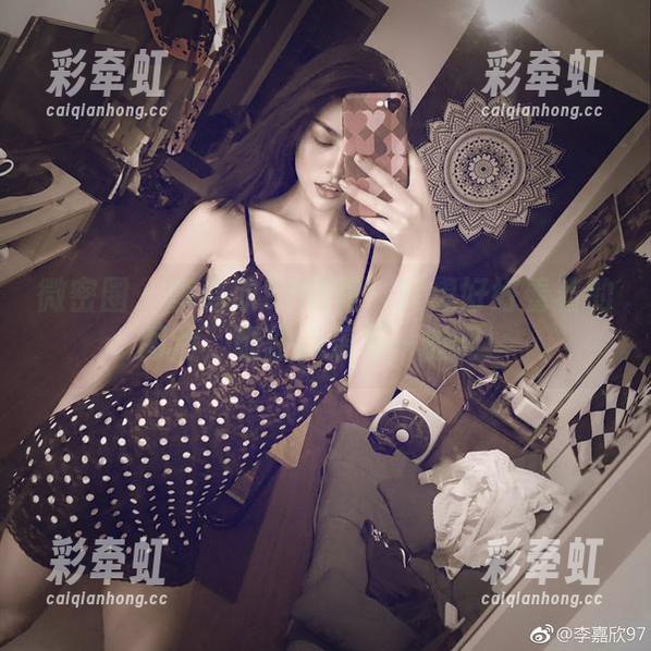 微密圈 - 李嘉欣97短裙：真想好好看着的图片，腿部风景不一般啊！