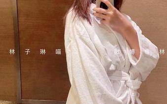 微密圈 – 浴室随拍：林子喵Lynne的写真套图与无处不在的幽默