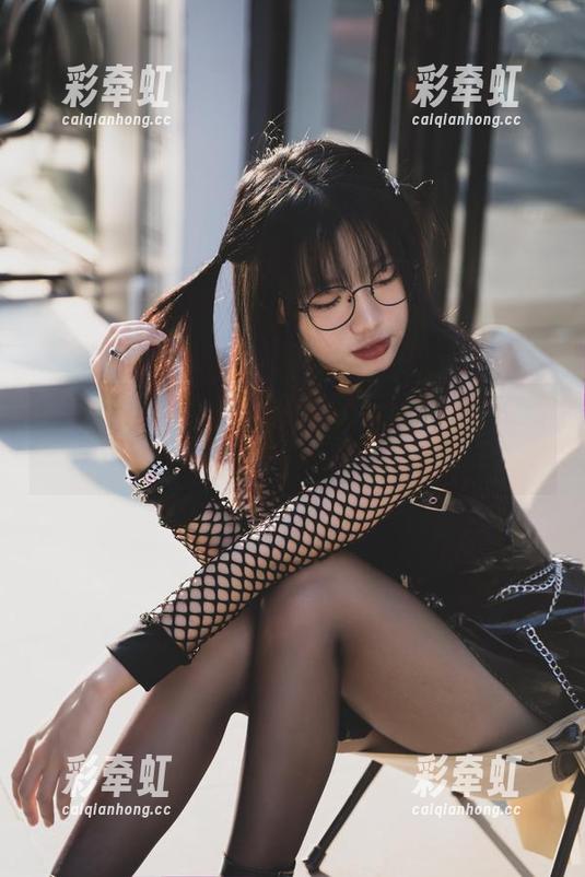 柒柒要乖哦的短裙资源补给：透着一点点不经意的甜，她的魅力也是如此！