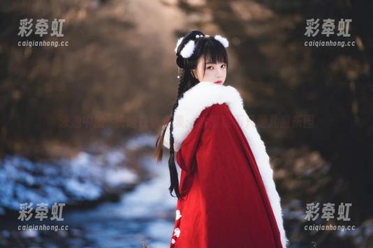 泳池中的桜桃喵在线合集：水滑梯不只是儿童乐园