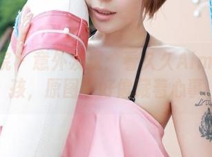 模范学院 – 意外发现：看久久Aimee的女孩，原图中好像藏着心事