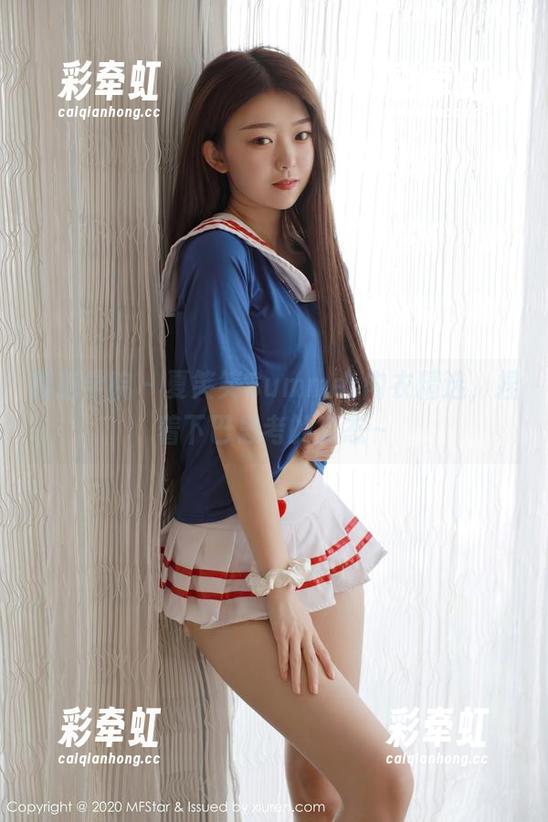 模范学院 - 夏笑笑Summer内衣精选，捏着下巴思考的姿态～