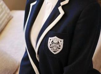 模范学院 – 哦，文静儿的长腿，定制美图看得出花了很多心思。
