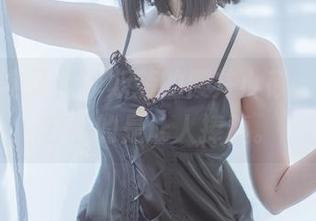 万圣节选了孟菲斯装的樱井小莜，写真内容真的是让人捧腹。