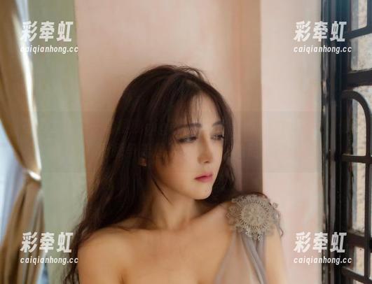 樱晚gigi 最近发现了一套樱晚gigi黑白图片,都是免费赠送,修图师争着想给我打折,哈哈!
