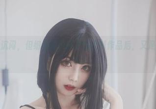 黑色总是沉闷，但细看清颜颜子的定制作品后，又是一番风味！