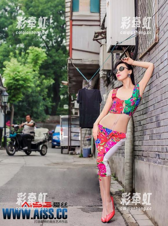 爱丝 - 何冉油亮精选，每张都像是在眼前滑过的影子。