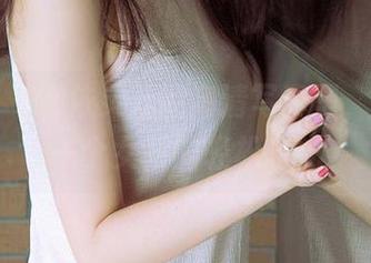 爱尤物 – 娜依灵儿的高清写真里，记录了一个女孩的轻松时光