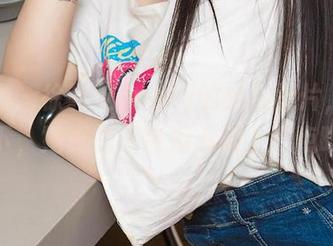 爱尤物 – 徐莉芝Booty的纯白图片，分享一下，她真的不会担心染上污点吗？